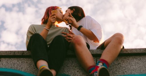 Les 5 questions que tout le monde devrait poser à un premier rendez-vous, selon un thérapeute de couple