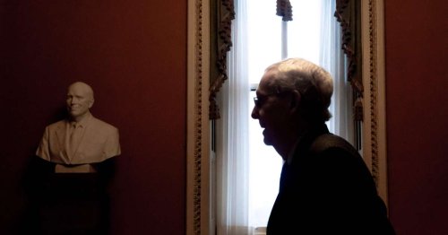 États-Unis. Le dinosaure républicain McConnell passe la main au Sénat, “capitulant face à Trump”