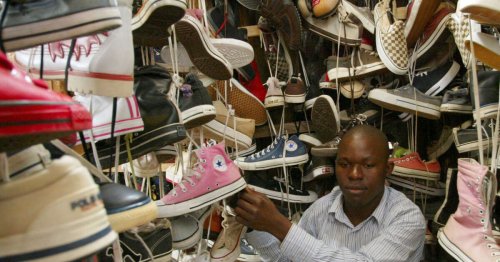 Économie. L’Ouganda interdit l’importation de “vêtements de Blancs morts”