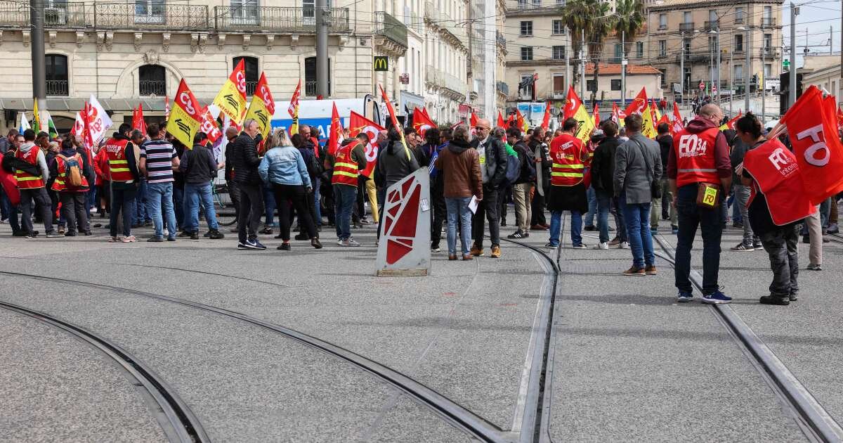Vu du Royaume-Uni. En France, pour le gouvernement survivant, les ennuis arrivent droit devant