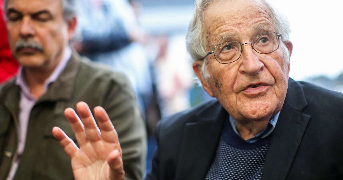 Interview. Noam Chomsky : “Il est impératif de ménager une porte de sortie pour Poutine”