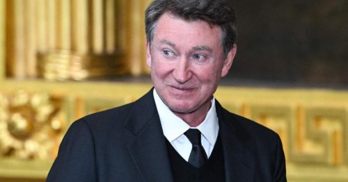 Hockey sur glace. Wayne Gretzky, légende canadienne et ami de Trump, couvert de matières fécales