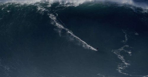 Bon spot. Le record de la plus grosse vague surfée au monde tombe à nouveau à Nazaré, au Portugal