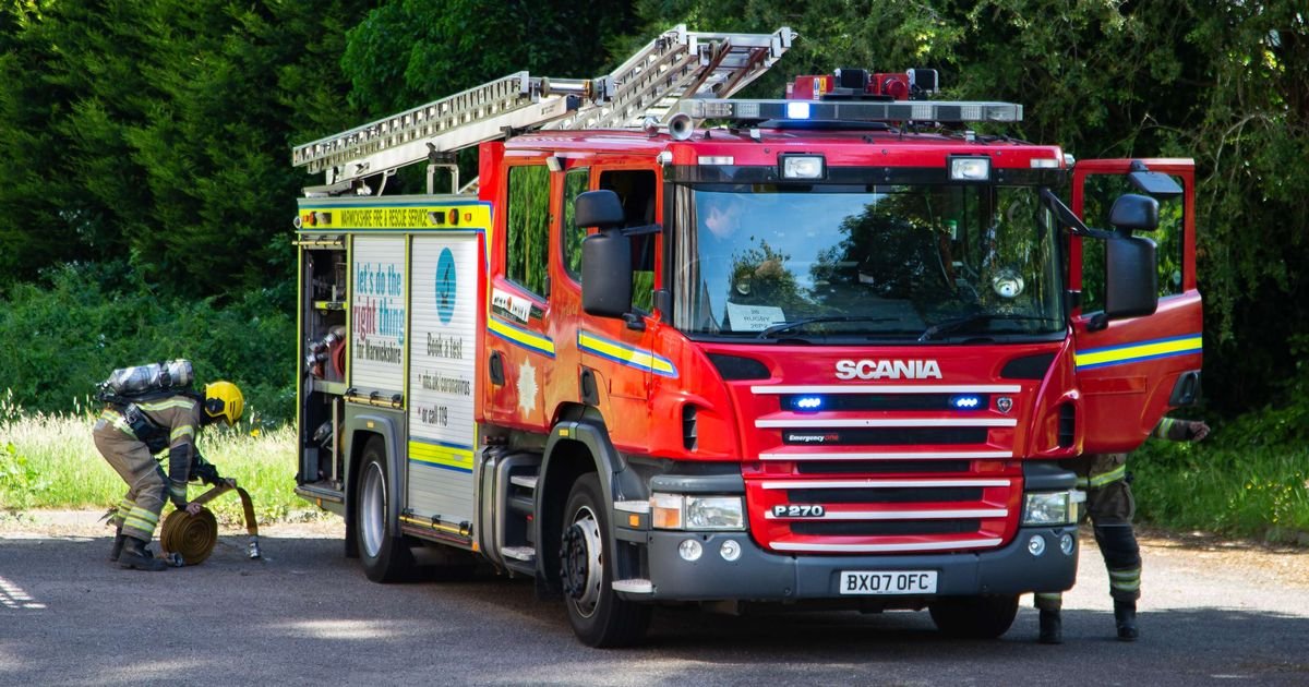 Smoke billows as garden fire breaks out in Leamington Spa