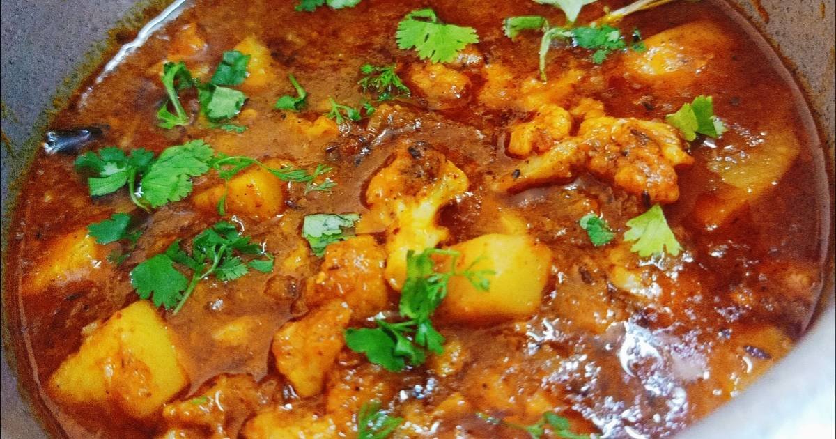 Aloo Gobhi gravy dhaba style Recipe by Mohini Gupta