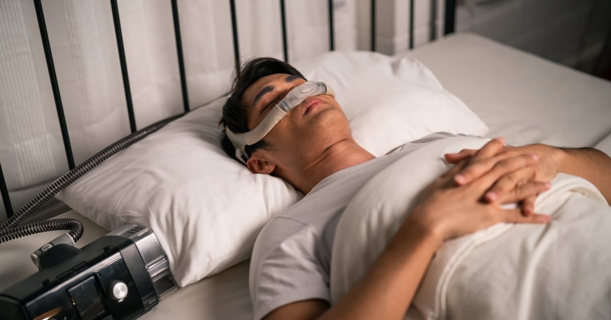 Traveling with Sleep Apnea: Expert Recommendations for CPAP Gear, Finding Distilled Water, and Other Tips