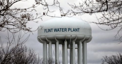 Prosecutors seek to keep charges alive in Flint water crisis