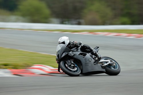Michael Dunlop rides BMW M1000 RR at Oulton Park BSB test