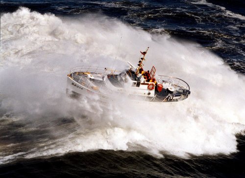 Coast Guard Funded for Replacing Motor Lifeboats, New Icebreaker - The Daily Chronicle