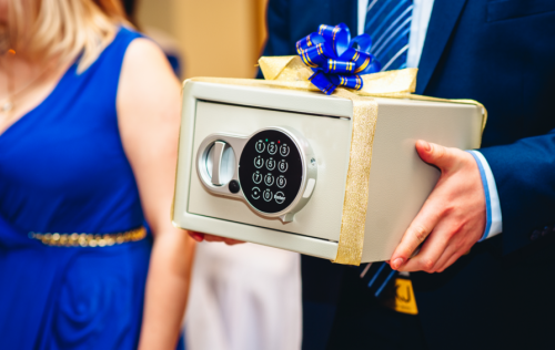 How Much Money Should You Give for a Wedding?