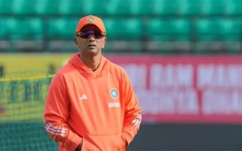 [WATCH]- Daniel Vettori’s Heartwarming Gesture For Injured Rahul Dravid Before SRH vs RR IPL 2025 Clash