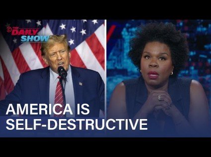 Leslie Jones Begs America Not To Vote For Trump Again