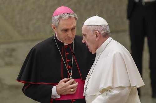 Of Pope Francis, Gänswein and the law of non-contradiction