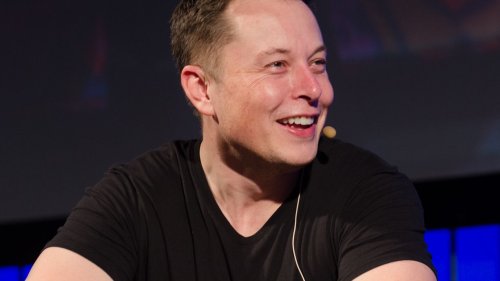 Microblog aceita acordo e Elon Musk compra Twitter