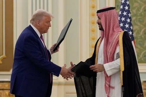 Trump announces $142 billion arms deal with Saudi Arabia on first day of Middle East tour