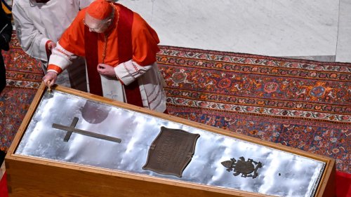 World leaders arrive in Rome for Pope Francis' funeral - as his coffin is sealed shut