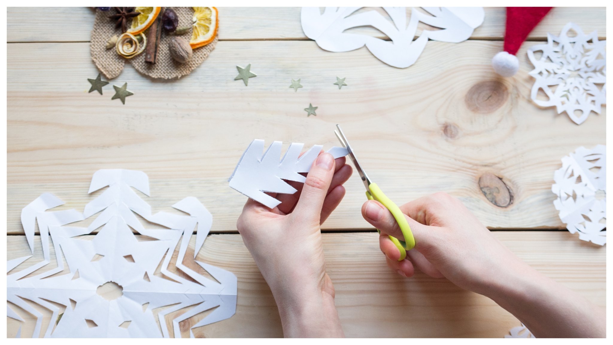 7 Old-School Christmas Crafts That Are Still So Much Fun To Make