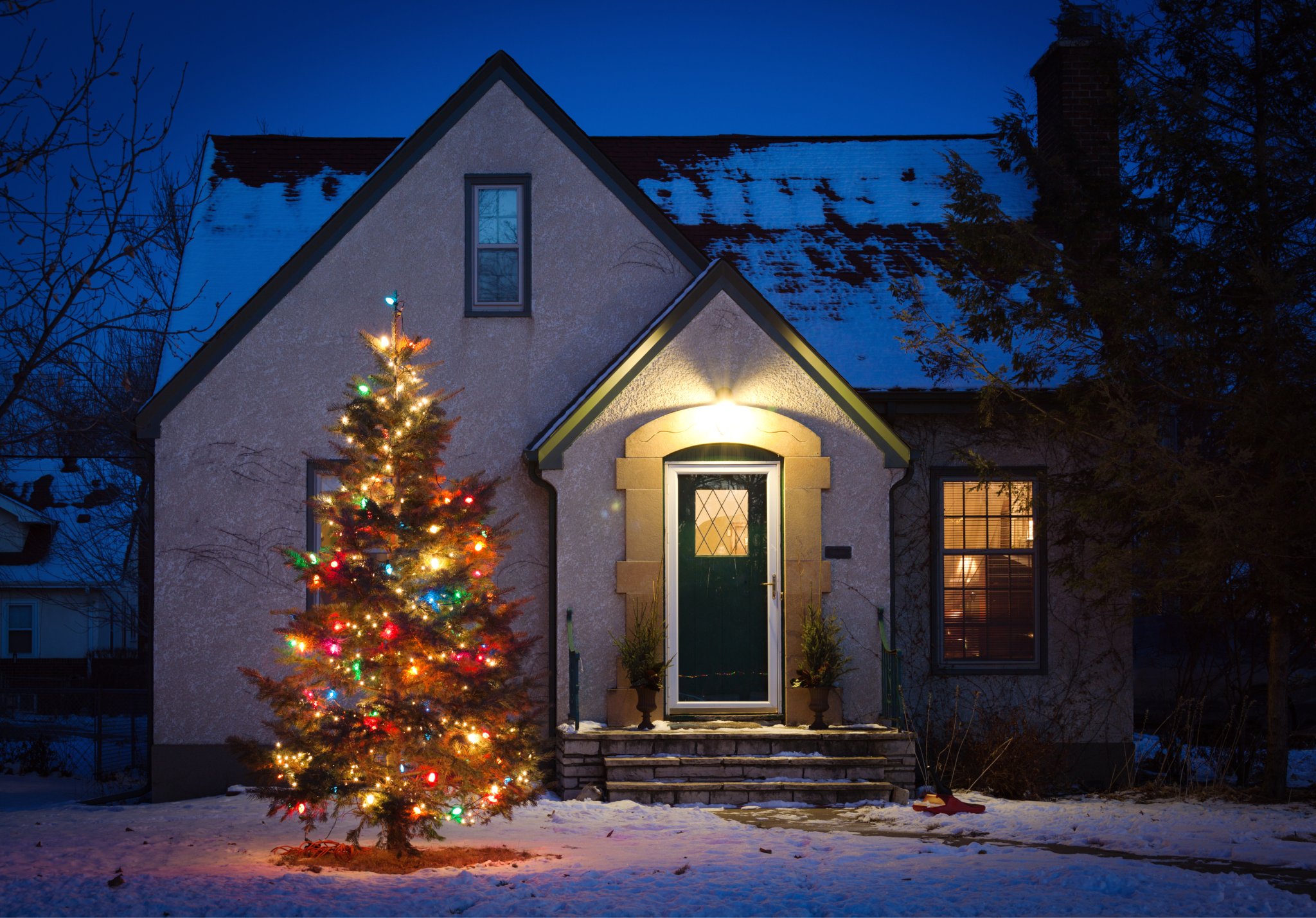 11 Mistakes Burglars Want You To Make When You Leave Home For The Holidays