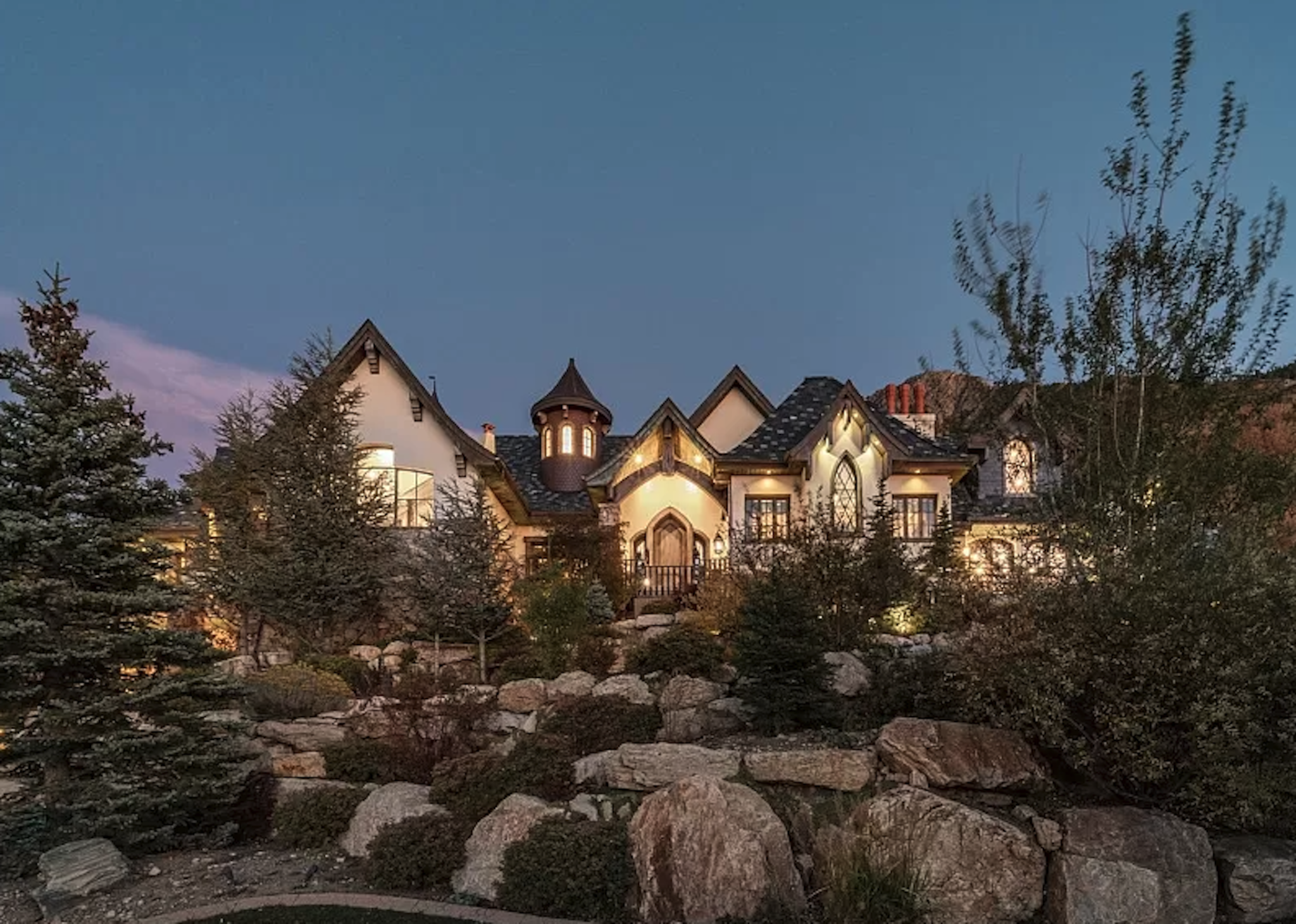 20 Utterly Insane Homes up for Sale Spotted on 'Zillow Gone Wild'