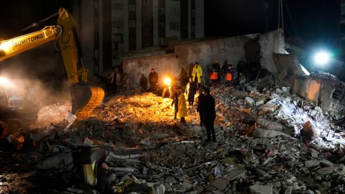 'Buildings are broken': Calgary man in Turkiye describes disaster scene post-earthquake