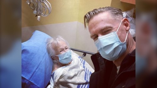 Bryan Adams gives shout out to North Vancouver hospital caring for his mom