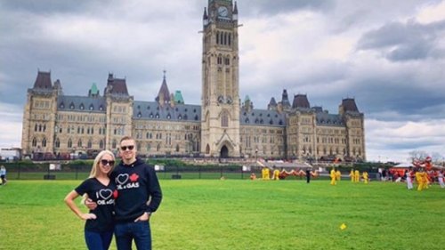 Calgary couple wearing shirts supporting oil industry say Parliament Hill security guard told them to change