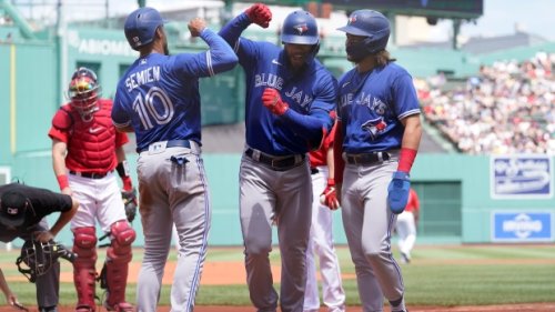 Hernandez hits two of Jays’ eight HRs in 18-4 rout of Red Sox