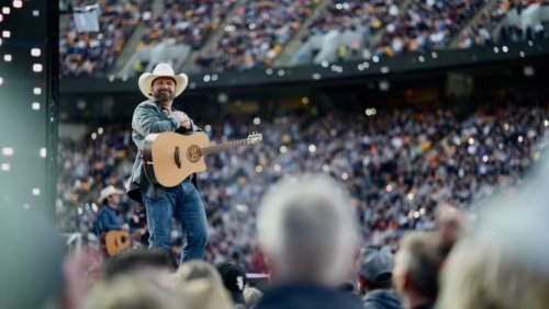 'He's amazing': Garth Brooks fans brush off delays, long lines to enjoy the party