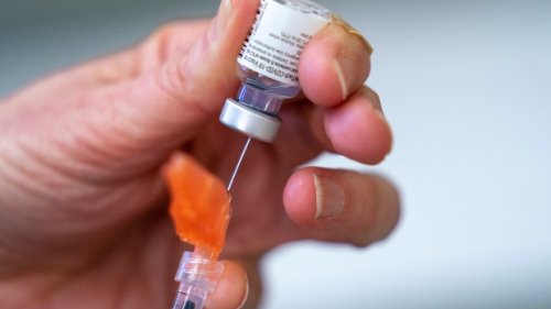 B.C. health authority apologizes after yellow star handed out at COVID-19 vaccine clinic