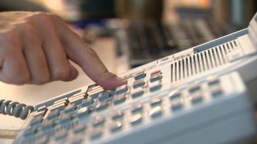 'You don't need to show us your Grade 3 report card': Cote Saint-Luc makes dig at Bill 96 in phone greeting