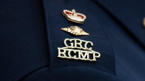 Nanaimo homeowner assaulted with baseball bat in home invasion attempt: RCMP