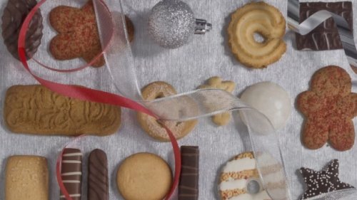 Is it safe to gift homemade holiday baked goods during the pandemic?