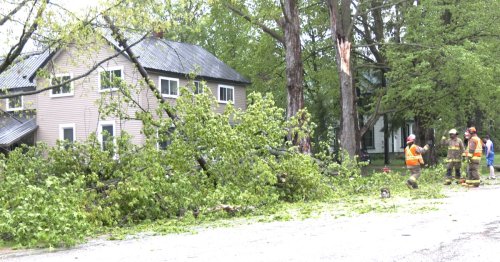 Thunderstorms leave thousands in the dark