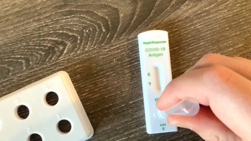 COVID-19 hospitalizations continue to rise in B.C.