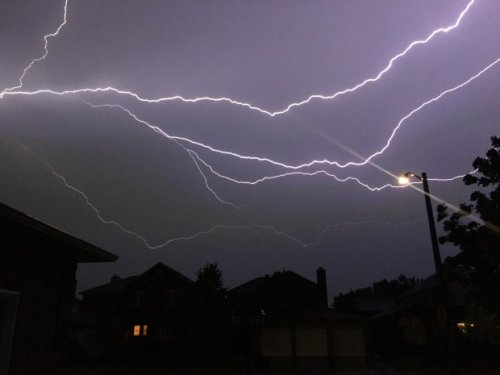 Sunday skies may get electric: Environment Canada issues severe thunderstorm watch for Montreal
