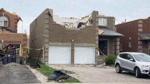 71 homes uninhabitable after EF-2 tornado rips through Barrie, Ont.