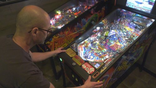 'It was a special game': Edmonton pinball player celebrates high score and shout out from game designer