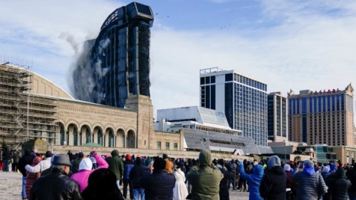 Former Trump casino where stars played goes out with a bang