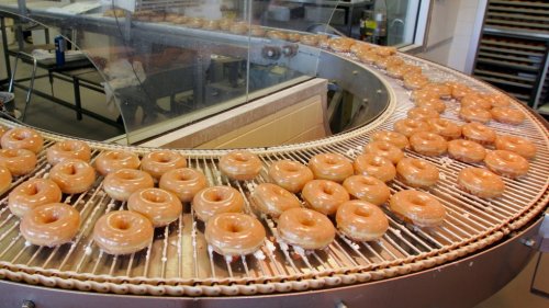 Winnipeg’s first Krispy Kreme to give front-row seat to doughnut-making experience