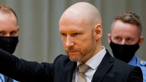 Norwegian mass murderer makes Nazi salutes before parole hearing