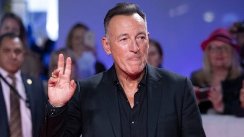 Canadians who took AstraZeneca excluded from seeing Bruce Springsteen, as Broadway opens up