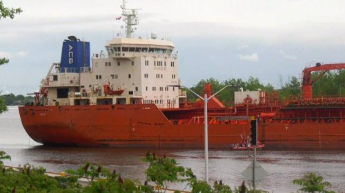 Crews trying to dislodge ship in St. Lawrence Seaway