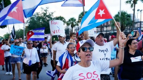 Protest at Montreal's U.S. Consulate General calls for end to Cuba blockade