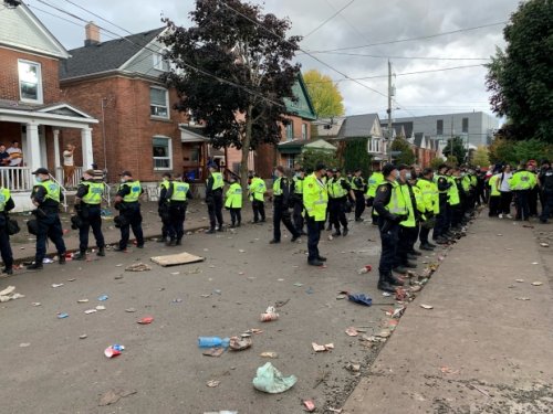 8,000 people pack the University District in Kingston, Ont. to celebrate homecoming weekend at Queen's University