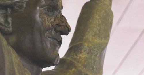 Feces smeared on Edmonton’s Wayne Gretzky statue
