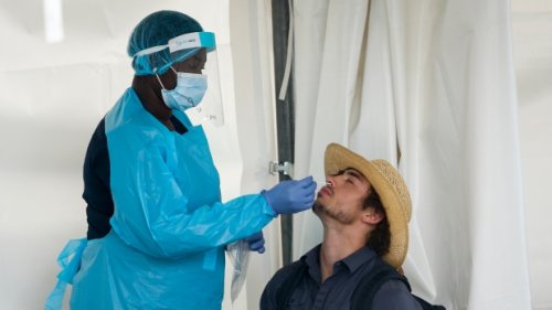 Calgary more than doubles COVID-19 active case numbers in a week