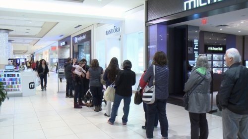 Christmas shop in malls, stores alone during COVID-19 pandemic: Ottawa Public Health