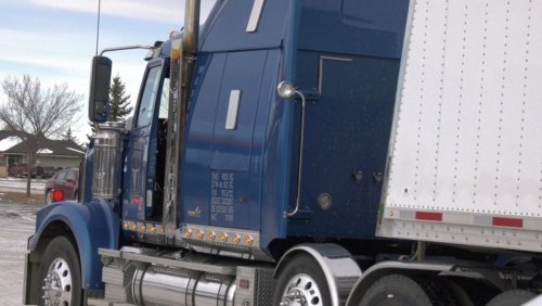 'It's going to cause a shortage': Concerns raised in Alberta following vaccine mandate for truckers
