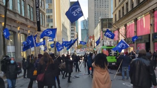 Angry over bonus for nurses, Quebec health-care union suspends contract vote and talks strike