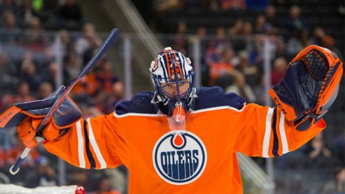 Oilers ink goalie Mike Smith to two-year extension